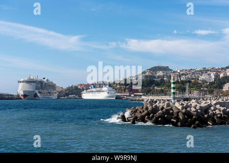 La nave di crociera, Funchal, Madeira, Portogallo Foto Stock