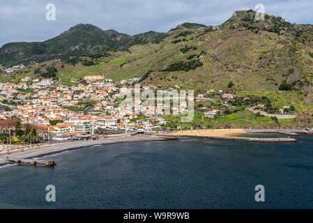 Villaggio costiero, Machico, Madeira, Portogallo Foto Stock