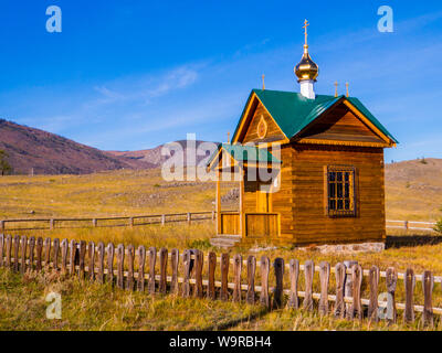 Cappella di legno vicino al Lago Baikal, Siberia, Russia Foto Stock