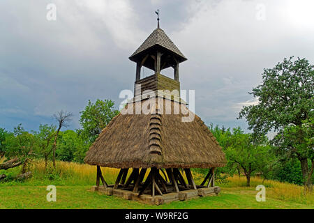 Örség, Wächterregion, Glockenturm, Műemlék harangláb, Reetdach, erbaut 1755 Foto Stock