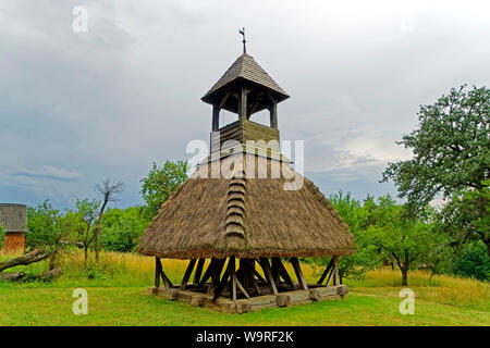 Örség, Wächterregion, Glockenturm, Műemlék harangláb, Reetdach, erbaut 1755 Foto Stock