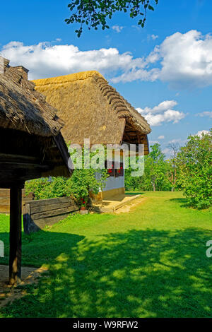 Örség, Wächterregion, Museumsdorf, Pityerszer, Häuser, Reetdach Foto Stock