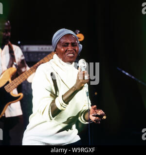 Miriam Makeba, südafrikanische Sängerin, Deutschland 1984. South African cantante Miriam Makeba, Germania 1984. Foto Stock