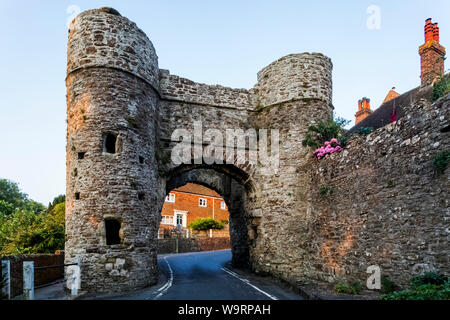 Inghilterra, East Sussex, Winchelsea, Strand Hill, il medievale del XIII secolo Town Gate, 30064223.Caption locale *** Foto Stock
