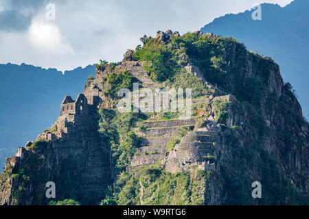 Vista Hayna Picchu montagna da Machu Picchu Foto Stock