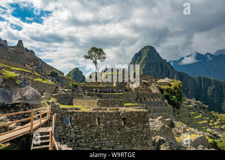 Rovine di Machu Picchu durante il tramonto Foto Stock