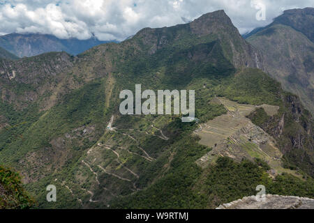 Vista di Machu Picchu da Hayna Picchu mountain Foto Stock