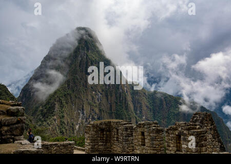 Vista Hayna Picchu montagna da Machu Picchu Foto Stock