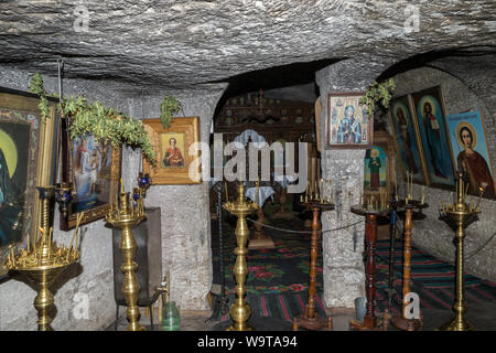 Orheil Vechi village, Grotta monastero complesso. La Moldavia Foto Stock