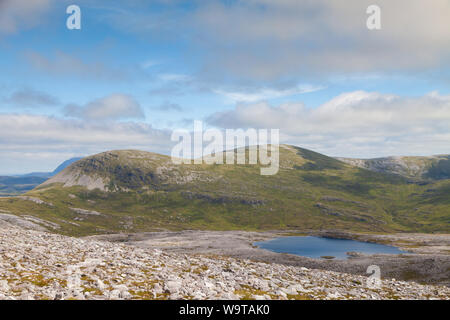 Guardando oltre al Corbett Meall Avvisatore acustico da Arkle, Sutherland la Scozia. Foto Stock