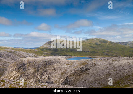 Guardando oltre al Corbett Meall Avvisatore acustico da Arkle, Sutherland la Scozia. Foto Stock