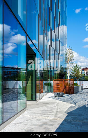 L'ingresso del West Tower, uno dei quattro Deansgate Square Appartamento blocchi. Manchester, Inghilterra, Regno Unito. Foto Stock