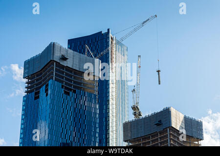 Tre dei quattro Deansgate Square blocchi di appartamenti in costruzione (Agosto 2019). Manchester, Inghilterra, Regno Unito. Foto Stock