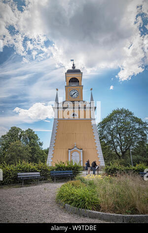 KARLSKRONA, Svezia - Luglio 03, 2019: La Admirality torre campanaria si trova nei pressi della piazza principale della città di Karlskrona, Svezia. Foto Stock