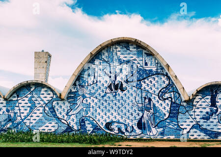 Belo Horizonte, Brasile - 26 DIC 2017: chiesa Modernista di Sao Francisco de Assis da Oscar Niemeyer in Pampulha, Sito Patrimonio Mondiale dell'UNESCO, BH Foto Stock