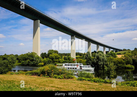 Mintard, Muelheim an der Ruhr, zona della Ruhr, Renania settentrionale-Vestfalia, Germania - Il Mintarder Ruhrtalbruecke, chiamato anche Mintarder Bruecke, è la longes Foto Stock