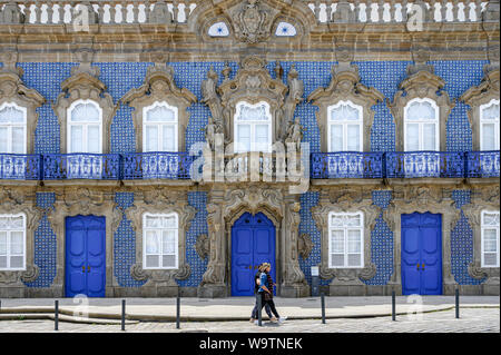 Il Palazzo do Raio, a metà del XVIII secolo in stile tardo Barocco rococò precoce palazzo in stile decorata con piastrelle azulejo. Nel centro di Braga nel nord ovest di Portu Foto Stock