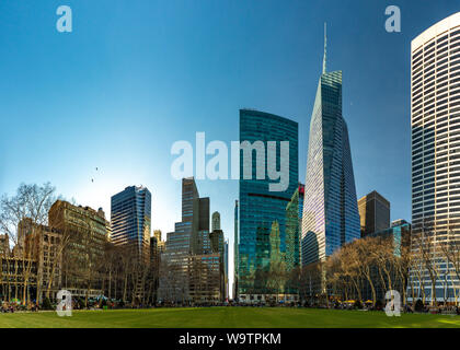 Una foto panoramica di Bryant Park al tramonto (New York). Foto Stock