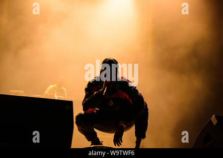 BENICASSIM, SPAGNA - LUGLIO 19: Krept x Konan (hip hop music band) si esibiscono in concerto presso il Festival Internazionale di Benicassim il 19 luglio 2 Foto Stock