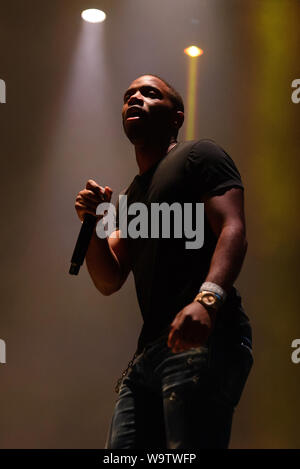 BENICASSIM, SPAGNA - LUGLIO 19: Krept x Konan (hip hop music band) si esibiscono in concerto presso il Festival Internazionale di Benicassim il 19 luglio 2 Foto Stock