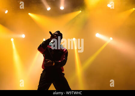 BENICASSIM, SPAGNA - LUGLIO 19: Krept x Konan (hip hop music band) si esibiscono in concerto presso il Festival Internazionale di Benicassim il 19 luglio 2 Foto Stock