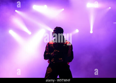 BENICASSIM, SPAGNA - LUGLIO 19: Krept x Konan (hip hop music band) si esibiscono in concerto presso il Festival Internazionale di Benicassim il 19 luglio 2 Foto Stock