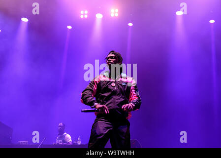 BENICASSIM, SPAGNA - LUGLIO 19: Krept x Konan (hip hop music band) si esibiscono in concerto presso il Festival Internazionale di Benicassim il 19 luglio 2 Foto Stock