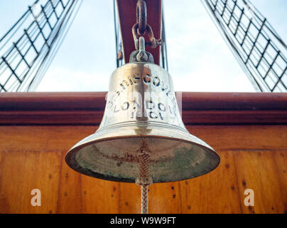 La campana della RSS Discovery, Dundee, Scozia, Regno Unito. Foto Stock