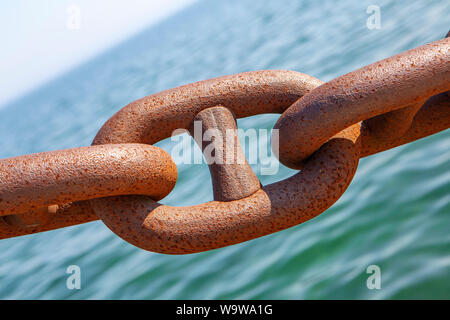 Una pesante catena di metallo Foto Stock