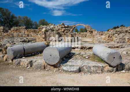 Saranta Kolones (quaranta colonne castello) all'interno di Paphos parco archeologico, Cipro Foto Stock