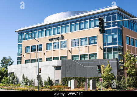 Agosto 14, 2019 San Mateo / CA / STATI UNITI D'AMERICA - WeWork edificio situato nella Silicon Valley; WeWork è una società americana che fornisce le aree di lavoro condivise Foto Stock