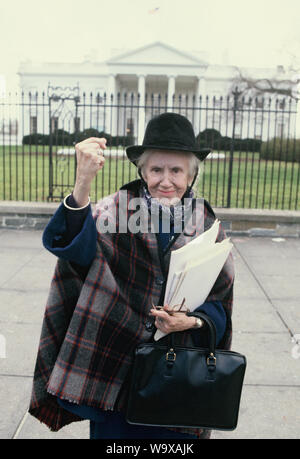 Maggie Kuhnn nel dicembre 1981 foto di Dennis Brack 70 Foto Stock