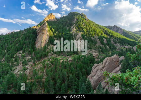 Vista dalla flatirons in Boulder Colorado escursioni e arrampicate su roccia destinazione Foto Stock