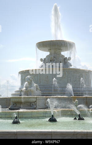 Detroit, Michigan, Stati Uniti d'America. Il 15 agosto, 2019. Aug 15, 2019, Detroit, Michigan, Stati Uniti; decorative di James Scott Memorial Fontana sull isola della reginetta di Detroit, Michigan è stato progettato da Cass Gilbert e Herbert Adams e completato nel 1925. Credito: Ralph Lauer/ZUMA filo/Alamy Live News Foto Stock