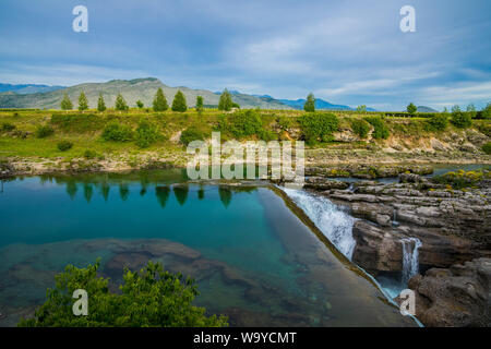 Montenegro, famosa cascata niagara falls vicino a Podgorica nella bellissima natura famosa destinazione turistica Foto Stock