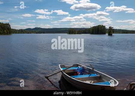 Bella vista lago a lago safssjon regione DALARNA Svezia vicino a Fredriksberg Foto Stock