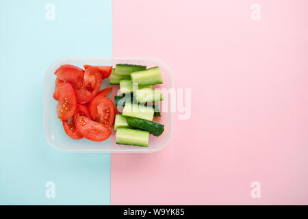 Cibo sano distribuiti nel contenitore. Vista dall'alto. Foto Stock