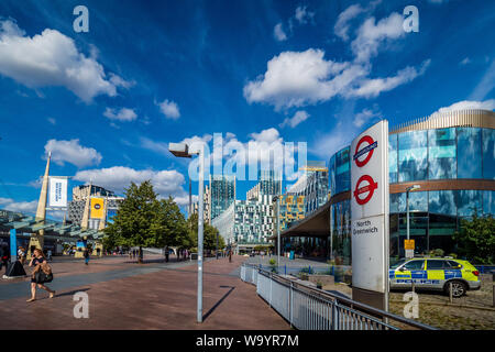 North Greenwich sviluppo sulla penisola di Greenwich nel Sud Est di Londra, la centratura sul molo a piedi, Penisola Sq, N.Greenwich tubo Stn e l'O2. Foto Stock