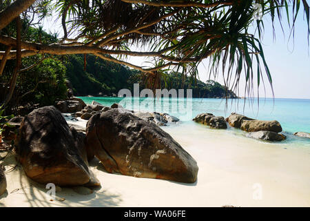 La mozzafiato paradiso tropicale che è Boulder Island - arcipelago Mergui (Boulder Island, isola 115, Shark Island, Ba Wei Island), Repubblica di Foto Stock