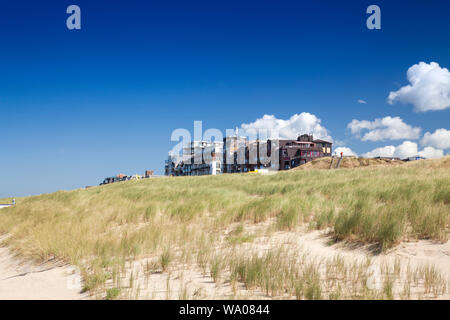 Hotel resort sul paesaggio di dune presso la spiaggia di Egmond, Holland, Paesi Bassi, 30057069.Caption locale *** Foto Stock