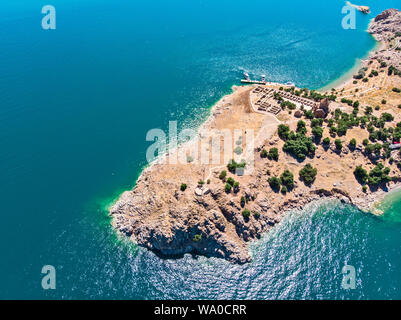 Vista aerea di Akdamar la chiesa della Santa Croce, nascosto i monumenti dell'Anatolia. Isola di Akdamar sul lago Van, Turchia orientale. Foto Stock