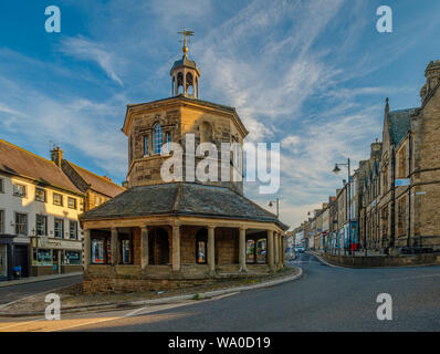 Il mercato ottagonale Cross è stato un dono alla città di Barnard Castle da Thomas rompe costruito nel 1747. Foto Stock