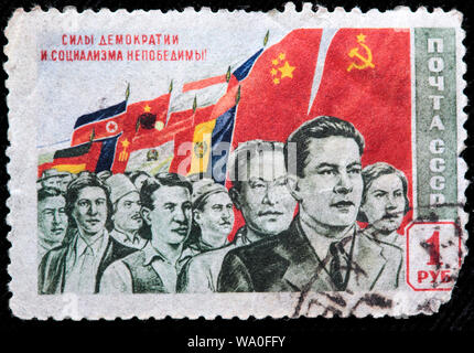 La gente dei paesi socialisti sotto le loro bandiere, le forze della democrazia e del socialismo sono invincibile, francobollo, Russia, URSS, 1950 Foto Stock
