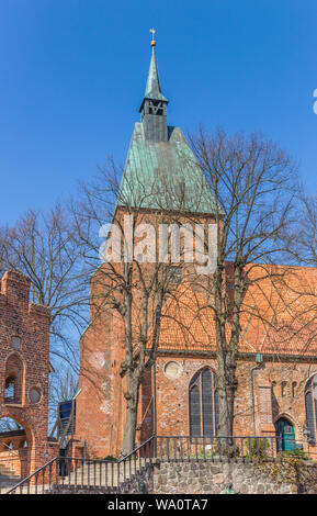 San Nicolai chiesa presso la piazza del mercato di Molln, Germania Foto Stock