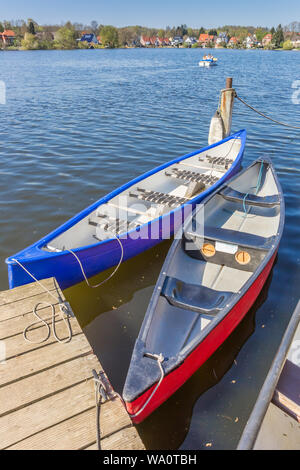 Canoa al lago Stadtsee in Molln, Germania Foto Stock