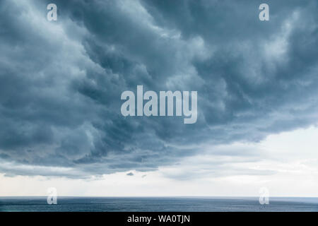 Miami Beach Florida, Oceano Atlantico, nuvole cielo meteo, nuvole tempesta raccolta, pioggia precipitazioni, FL190731029 Foto Stock