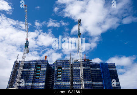Basso angolo di highrise edifici in costruzione a Brisbane, Queensland, Australia Foto Stock