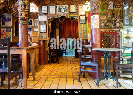 Interno delle tre scimmie coffee shop a Brisbane, Australia Foto Stock