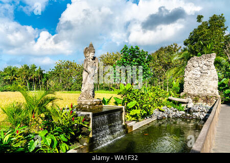 Statue in Ubud Monkey Forest di Bali, Indonesia Foto Stock