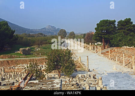 Harbour Street rovine archeologiche di Efeso in Turchia Foto Stock